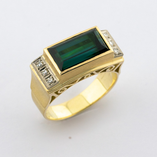 Ring aus 585 Gelbgold mit Turmalin und Diamant, Handarbeit, nachhaltiger second hand Schmuck perfekt aufgearbeitet