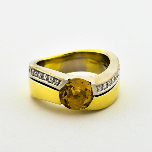 Ring aus 585 Gelb- und Weißgold mit Citrin und Brillant, nachhaltiger second hand Schmuck perfekt aufgearbeitet