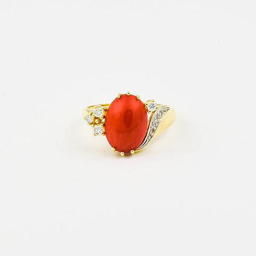 Ring aus 585 Gelb- und Weißgold mit Koralle, Brillant und Diamant, nachhaltiger second hand Schmuck perfekt aufgearbeitet