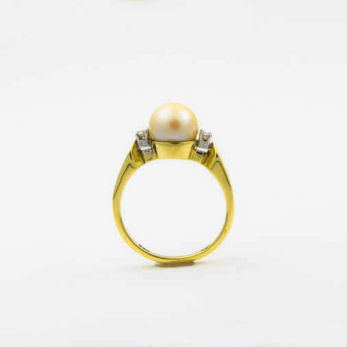 Ring aus 585 Gelb- und Weißgold mit Perle und Diamant, nachhaltiger second hand Schmuck perfekt aufgearbeitet