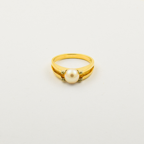 Ring aus 585 Gelb- und Weißgold mit Perle, nachhaltiger second hand Schmuck perfekt aufgearbeitet