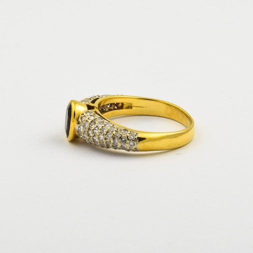 Ring aus 750 Gelb- und Weißgold mit Saphir und Diamant, hochwertiger second hand Schmuck perfekt aufgearbeitet