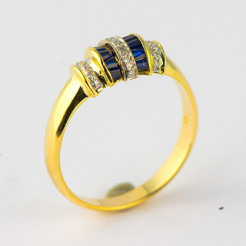 Ring aus 750 Gelb- und Weißgold mit Saphir und Brillant, hochwertiger second hand Schmuck perfekt aufgearbeitet