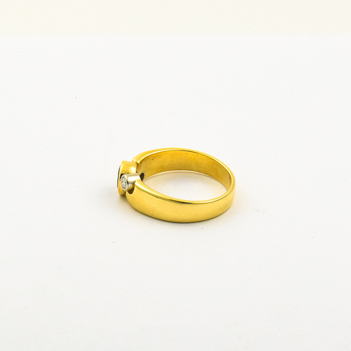 Ring aus 750 Gelb- und Weißgold mit Saphir und Brillant, nachhaltiger second hand Schmuck perfekt aufgearbeitet