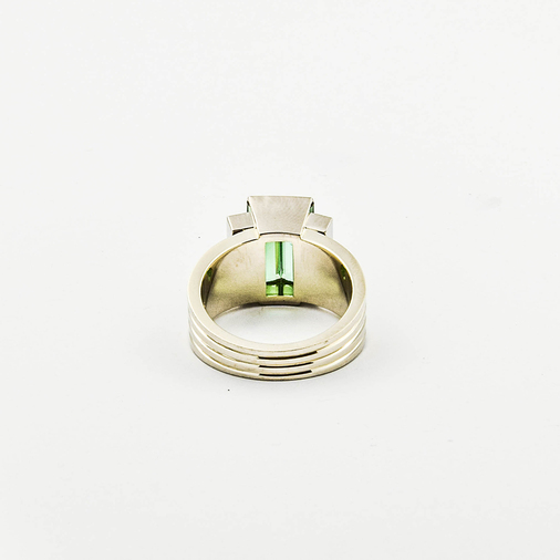 Ring aus 750 Weißgold mit Turmalin und Brillant, nachhaltiger second hand Schmuck perfekt aufgearbeitet
