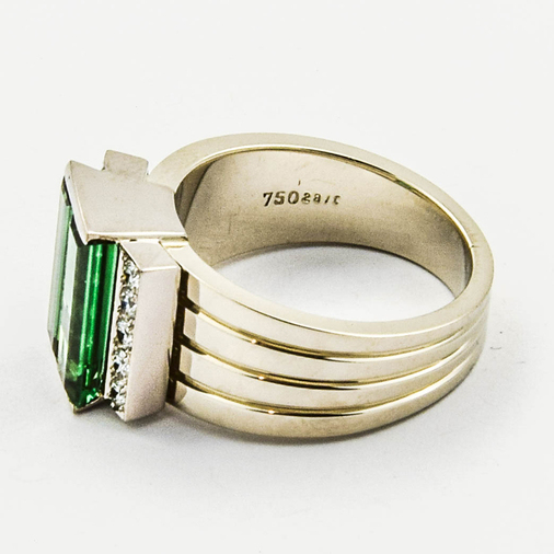 Ring aus 750 Weißgold mit Turmalin und Brillant, nachhaltiger second hand Schmuck perfekt aufgearbeitet