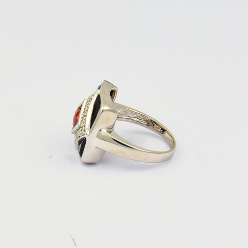 Ring aus 585 Weißgold mit Granat, Onyx und Diamant, nachhaltiger second hand Schmuck perfekt aufgearbeitet