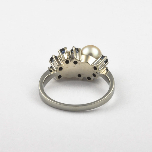 Ring aus 585 Weißgold mit Perle und Saphir, hochwertiger second hand Schmuck perfekt aufgearbeitet
