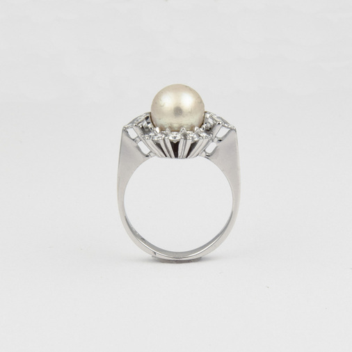 Ring aus 750 Weißgold mit Perle, Brillant und Diamant, nachhaltiger second hand Schmuck perfekt aufgearbeitet