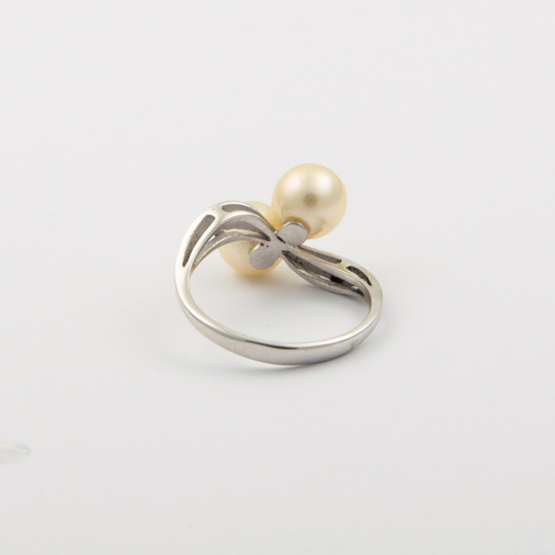 Ring aus 750 Weißgold mit Perle und Diamant, nachhaltiger second hand Schmuck perfekt aufgearbeitet