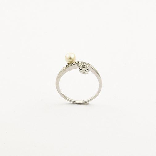 Ring aus 585 Weißgold mit Perle, Diamant und Brillant, nachhaltiger second hand Schmuck perfekt aufgearbeitet