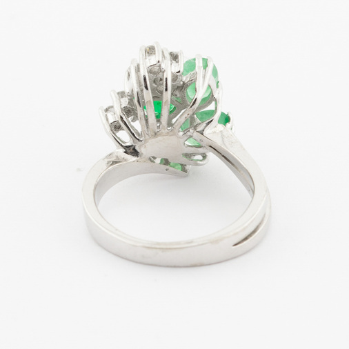Ring aus 585 Weißgold mit Smaragd und Brillant, nachhaltiger second hand Schmuck perfekt aufgearbeitet