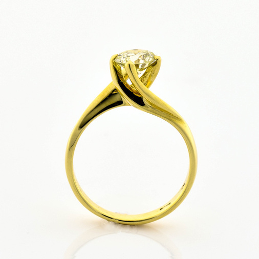 Solitärring aus 750 Gelbgold mit Diamant, nachhaltiger second hand Schmuck perfekt aufgearbeitet