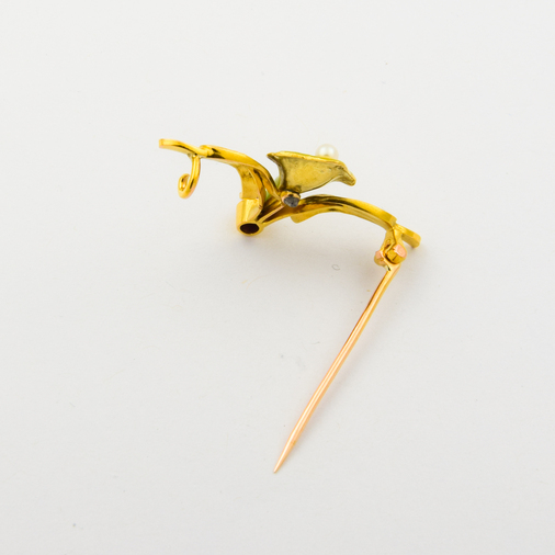 Brosche Calla aus 750 Gelbgold mit Rubin und Perle, nachhaltiger second hand Schmuck perfekt aufgearbeitet