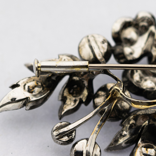 Brosche aus Silber mit Diamant, hochwertiger second hand Schmuck perfekt aufgearbeitet